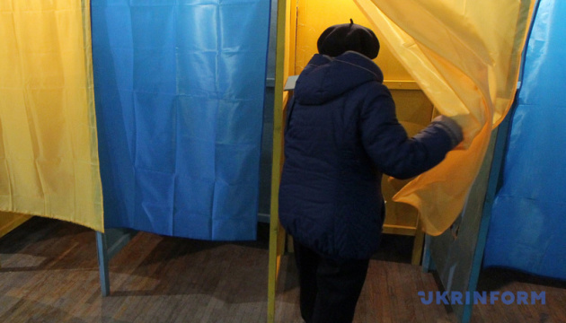 Проведення виборів до припинення вогню підтримують 10% українців