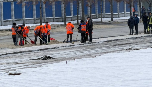 У Дніпрі росіяни атакували завод, що належить компанії зі США - на дороги вилилося 300 тонн олії