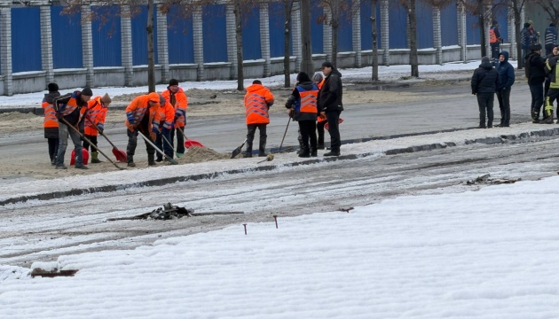 Russians attack US-owned factory in Dnipro, spilling 300 tons of oil onto roads
