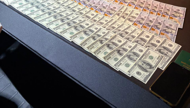 У Дніпрі затримали військового, який за хабар обіцяв організувати ротацію з передової