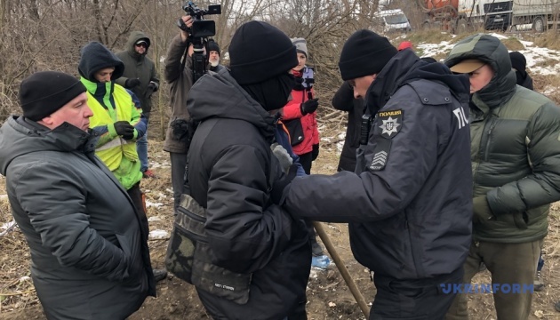 На Буковині молодики у балаклавах заважали водоканалу проводити роботи, втрутилися спецпризначенці