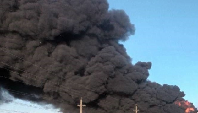 Ukrainischer Drohnenangriff zerstört ein Raketenlager und ein Ölpepot in Russland  