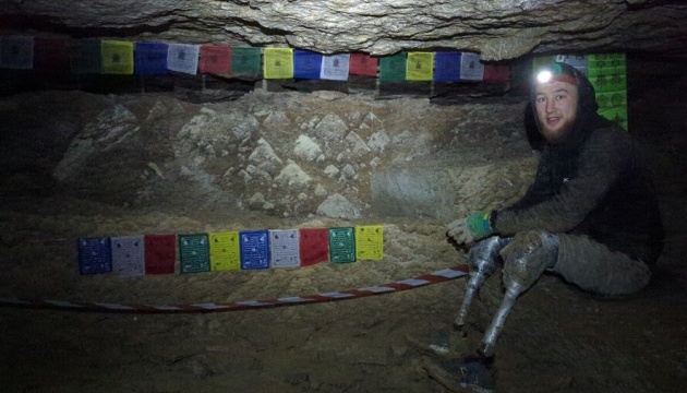 Ветеран на протезах відвідав найдовшу гіпсову печеру у світі