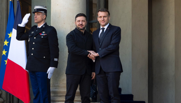 W Paryżu Zełenski i Macron rozmawiali o dostawach rakiet dla obrony powietrznej i dyplomacji