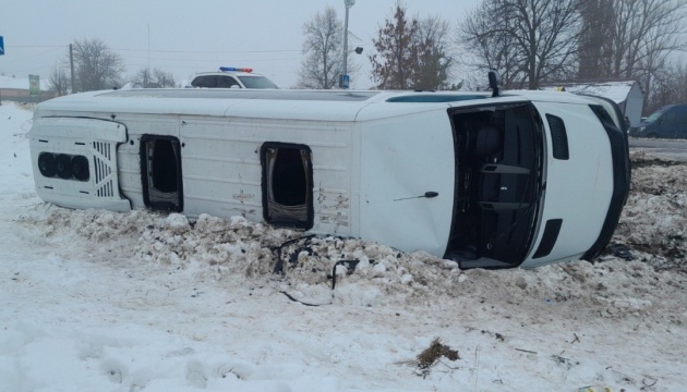 На Сумщині перекинувся автобус, восьмеро травмованих