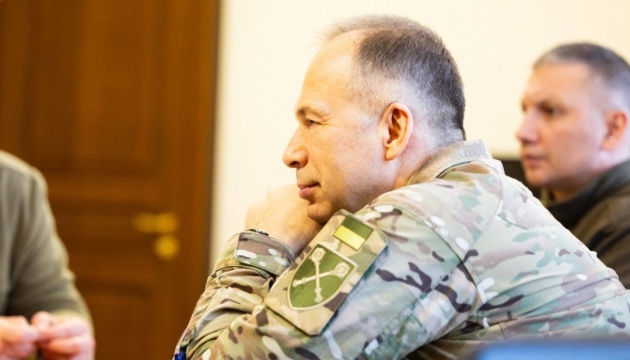 Сирський зустрівся з військовими першого у ЗСУ окремого медбатальйону