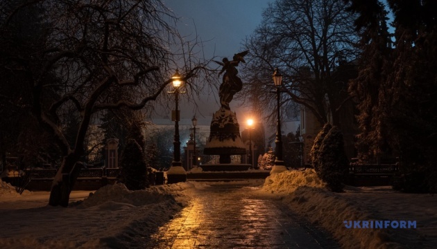 Kyiv pasa completamente a cortes de electricidad de emergencia