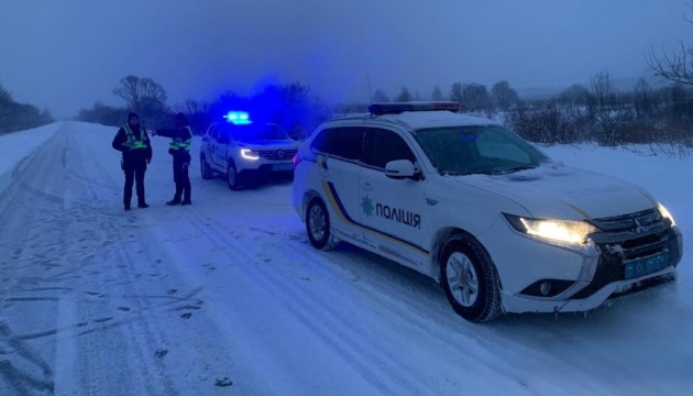 В Україні складна погодна ситуація у семи областях, діють обмеження руху