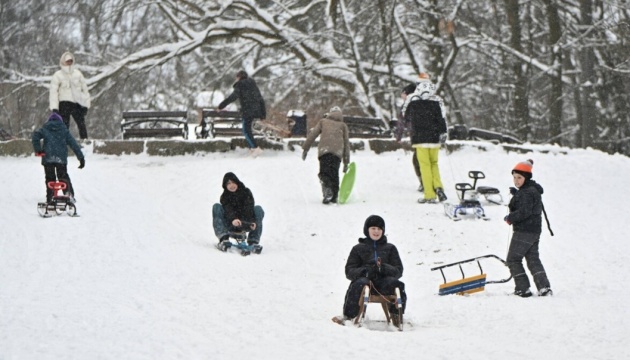 У Львові через негоду та безпекову ситуацію продовжили шкільні канікули