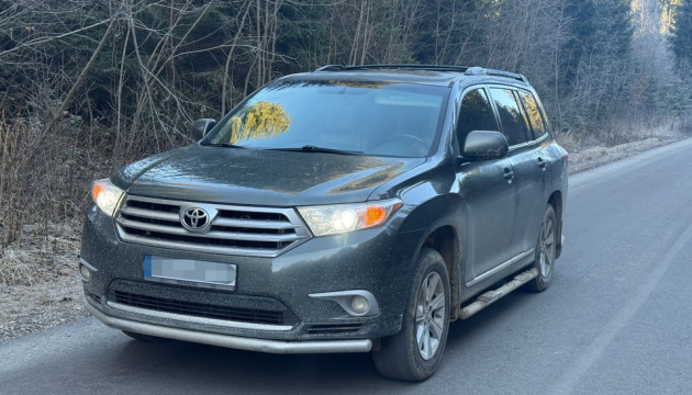 Хабарі автомобілями: заступника начальника Рівненського ТЦК підозрюють у корупції