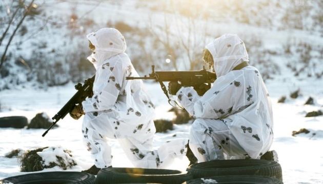 Dans la région de Soumy, les parachutistes ukrainiens déjouent les tentatives russes de créer une tête de pont en direction de Khotin