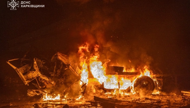 Raketenangriff auf Vorort Charkiws: Terminal Nowa Poschta fast vollkommen zerstört, vier Mitarbeiter sterben