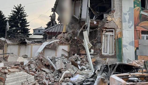 Russen töten einen und verletzen acht Zivilisten in Region Donezk