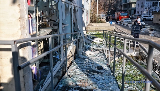 В Одесі через нічні атаки РФ пошкоджені будинки, лікарня та дитсадок, п’ятеро постраждалих