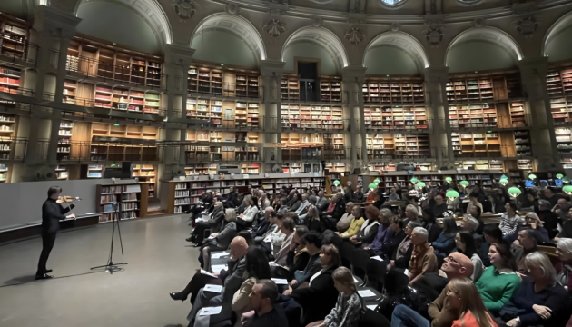 Український скрипаль Богдан Луц виступив в Овальній залі Національної бібліотеки Франції