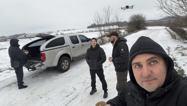 Підрозділу бійця, який допоміг розшукати собаку з Хмельницького, передадуть пікап - волонтер розповів деталі