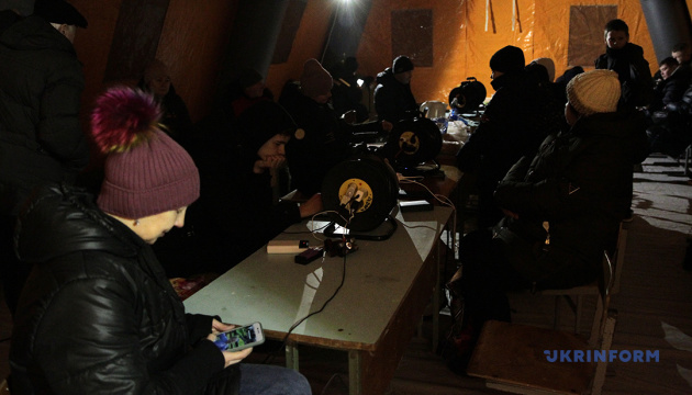 Блекаут на столичній Троєщині / Фото: Геннадій Мінченко. Укрінформ