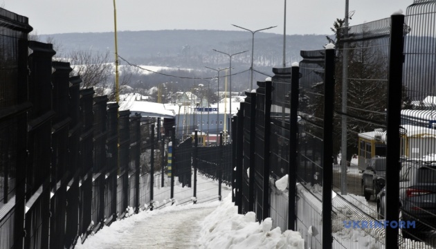 На кордоні зі Словаччиною відкрили новий пішохідний перехід