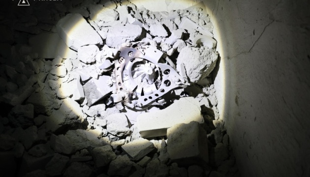 Drone debris falls on residential building in Kyiv's Solomianskyi district