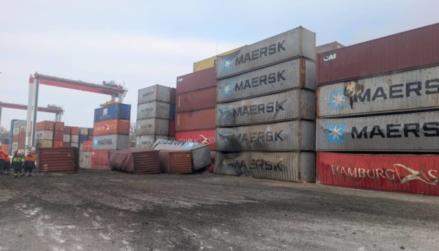 Росіяни атакували порт Чорноморськ - є поранений, пошкоджене цивільне судно