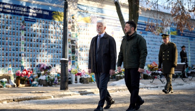 Selenskyj und Pavel gedenken gefallene Soldaten in Kyjiw