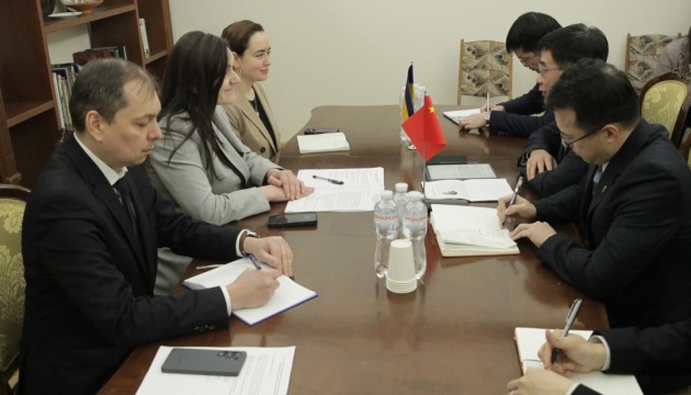 Бережна обговорила з послом Китаю поглиблення гуманітарних обмінів