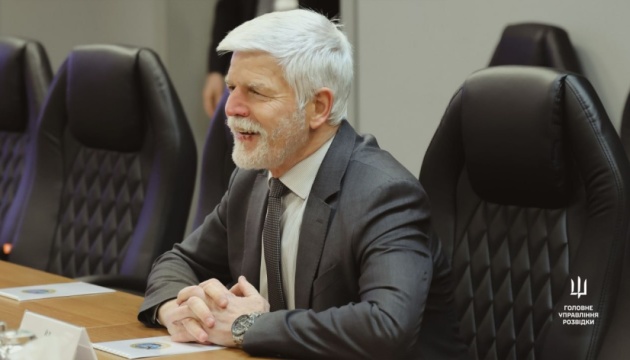 Президент Чехії ознайомився зі зразками озброєння ураїнських розвідників