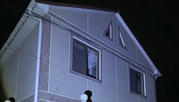 В Одесі через нічну російську атаку пошкоджені будинки та обʼєкти інфраструктури, є постраждалий