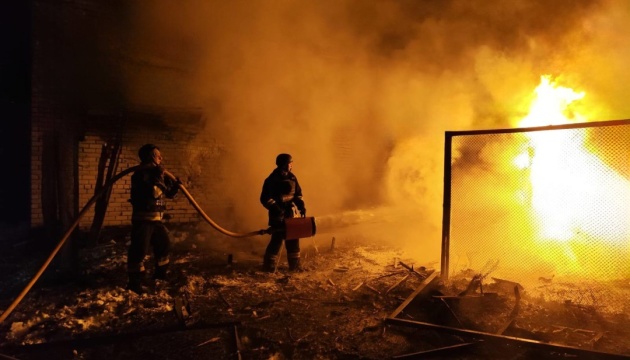 На Чернігівщині безпілотник атакував будинок культури, поранена жінка