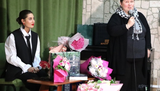 Відбулася презентація книги «Незламний та нескорені. Миколаїв - місто героїв»