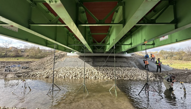 日本政府、ウクライナにモジュール式仮設橋２基設置 迅速な復興可能に