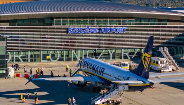 Польща призупиняла роботу двох аеропортів через атаку РФ на Україну