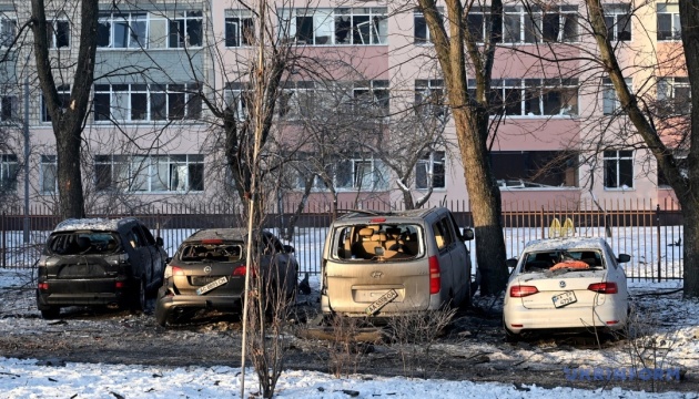У Києві одна людина госпіталізована внаслідок атаки РФ, є пошкодження у трьох районах