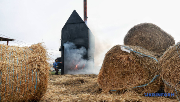 На Одещині в Маразліївській громаді для опалення шкіл використовують солому