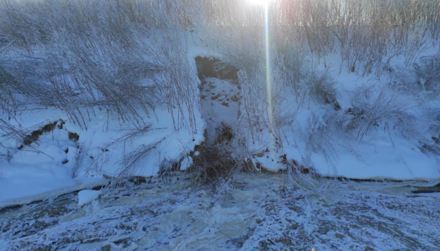 На Тернопільщині через прорив відстійника підприємства забруднені землі та міжнародна траса