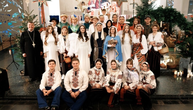 Різдвяний тур Німеччиною: українська молодь із Дюссельдорфа зібрала майже 10 000 євро для ЗСУ