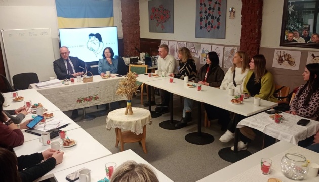 Посол у Фінляндії зустрівся з українською громадою та волонтерами у місті Вааса