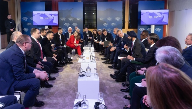 Selenskyj traf sich in Davos mit Vertretern internationaler Wirtschaft, der Finanzwelt und der Energiebranche