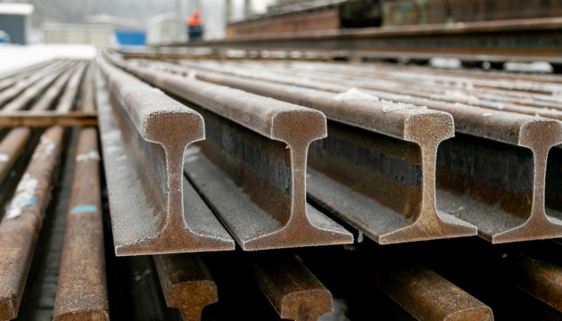 Укрзалізниця отримала від Японії майже 2 000 тонн рейок
