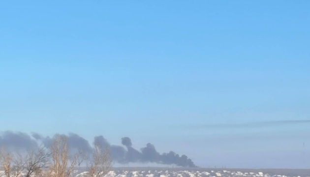 Біля Луганська після вибухів зайнялася пожежа в районі електропідстанції - ЗМІ