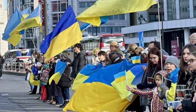 У Токіо утворили «Ланцюг єдності»: українська громада та дипломати відзначили День Соборності