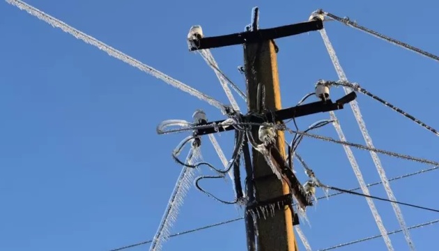 На Вінниччині через обледеніння дротів знеструмлені понад 200 населених пунктів