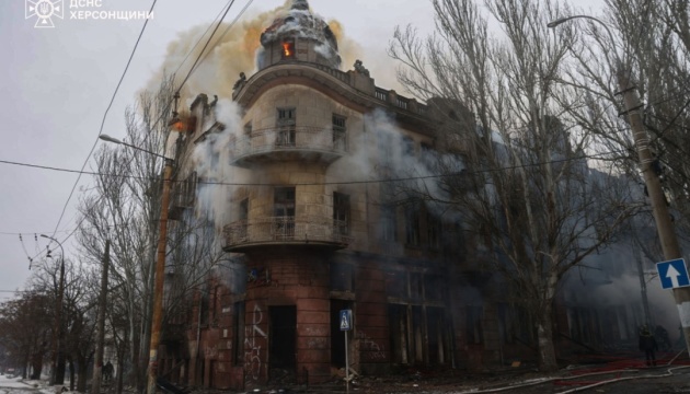 У Херсоні російський обстріл пошкодив готель, що був однією з «візитівок» міста