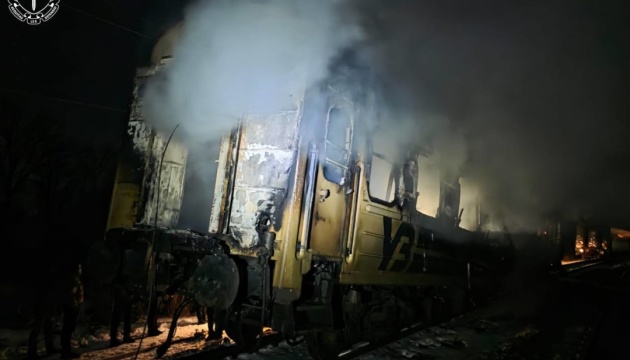 Удар дронами по потягу на Харківщині: загинули чотири людини, ще чотирьох шукають