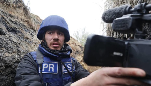 War correspondent rescues child from burning apartment in Kyiv region after Russian strike kills her mother