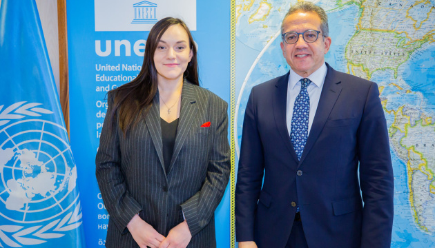 Бережна обговорила з гендиректором ЮНЕСКО співпрацю у захисті культури під час війни