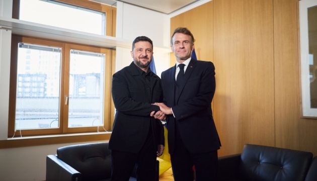 Zelensky s'est entretenu avec Macron : La France fournira des avions et des missiles pour la défense aérienne 