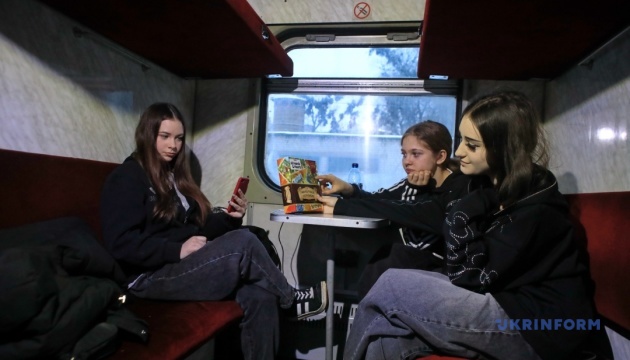  У місті Вишневе встановили два вагони незламності / Фото Володимир Тарасов, Укрінформ