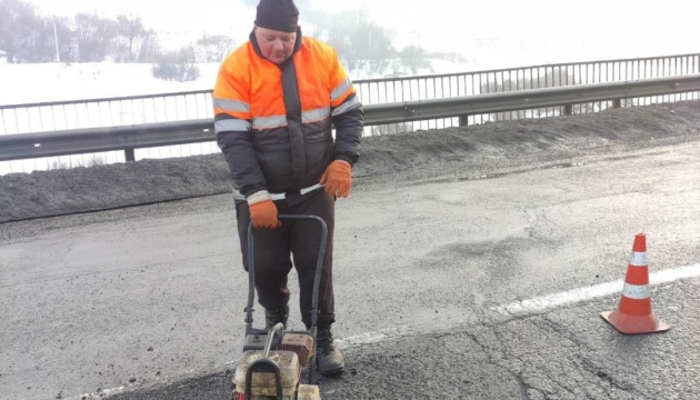 На Закарпатті ремонтують міжнародну трасу Київ-Чоп та під’їзди до кордону