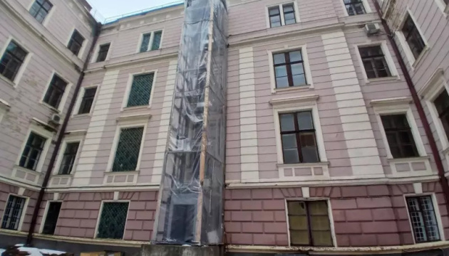 У Чернівецькій ОВА встановили ліфт для осіб з інвалідністю